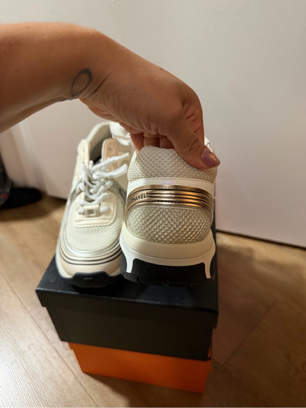 CHANEL White & Gold Wave-Trim Low-Top Sneakers - Picture 2 of 8